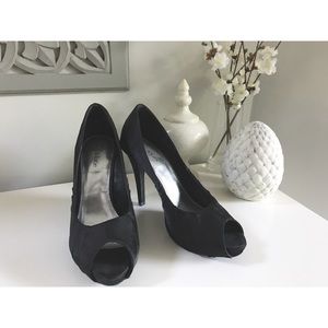 KELLY & KATIE BLACK PEEP TOE PUMPS